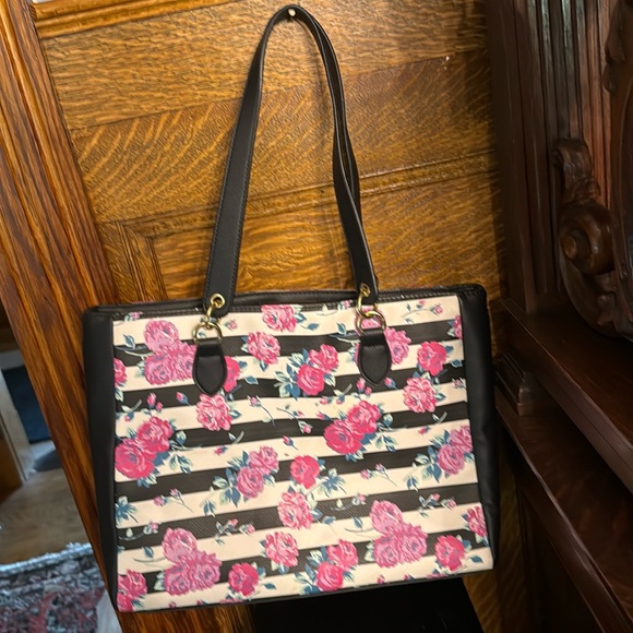 Sassy black & floral Betsey Johnson shoulder bag by Luv Betsey. Gently used. - Picture 4 of 11